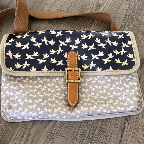 Fossil Crossbody - Picture 2 of 5